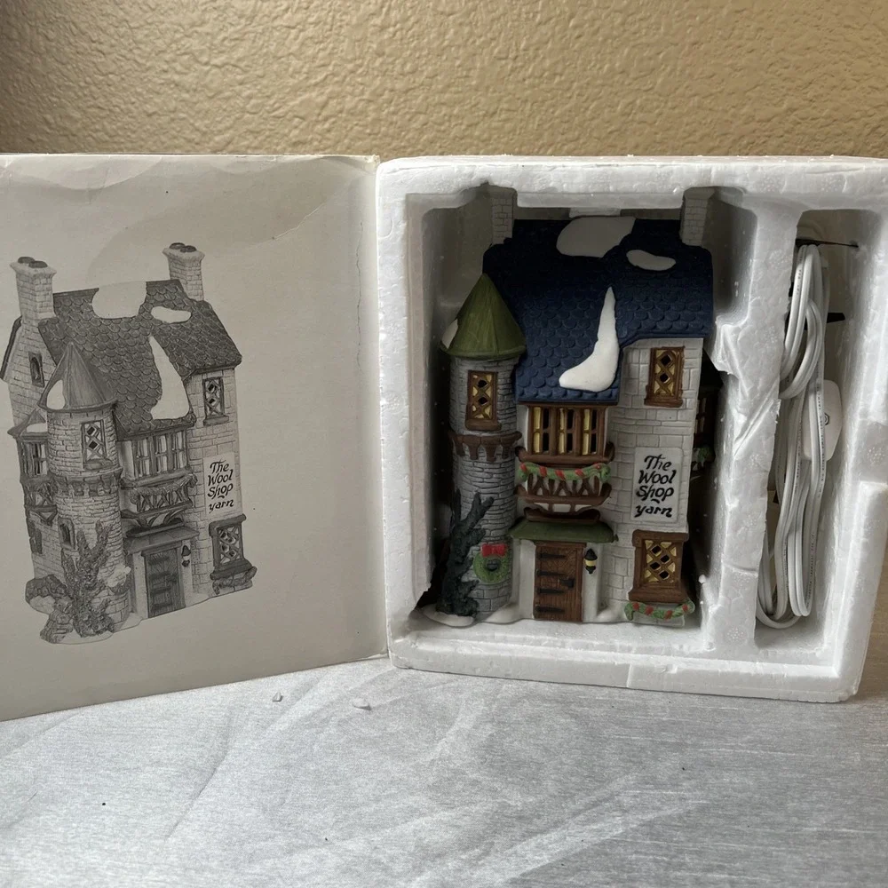 Dept 56 The Wool Shop 1988 Dickens Village Series w/ Box & Light